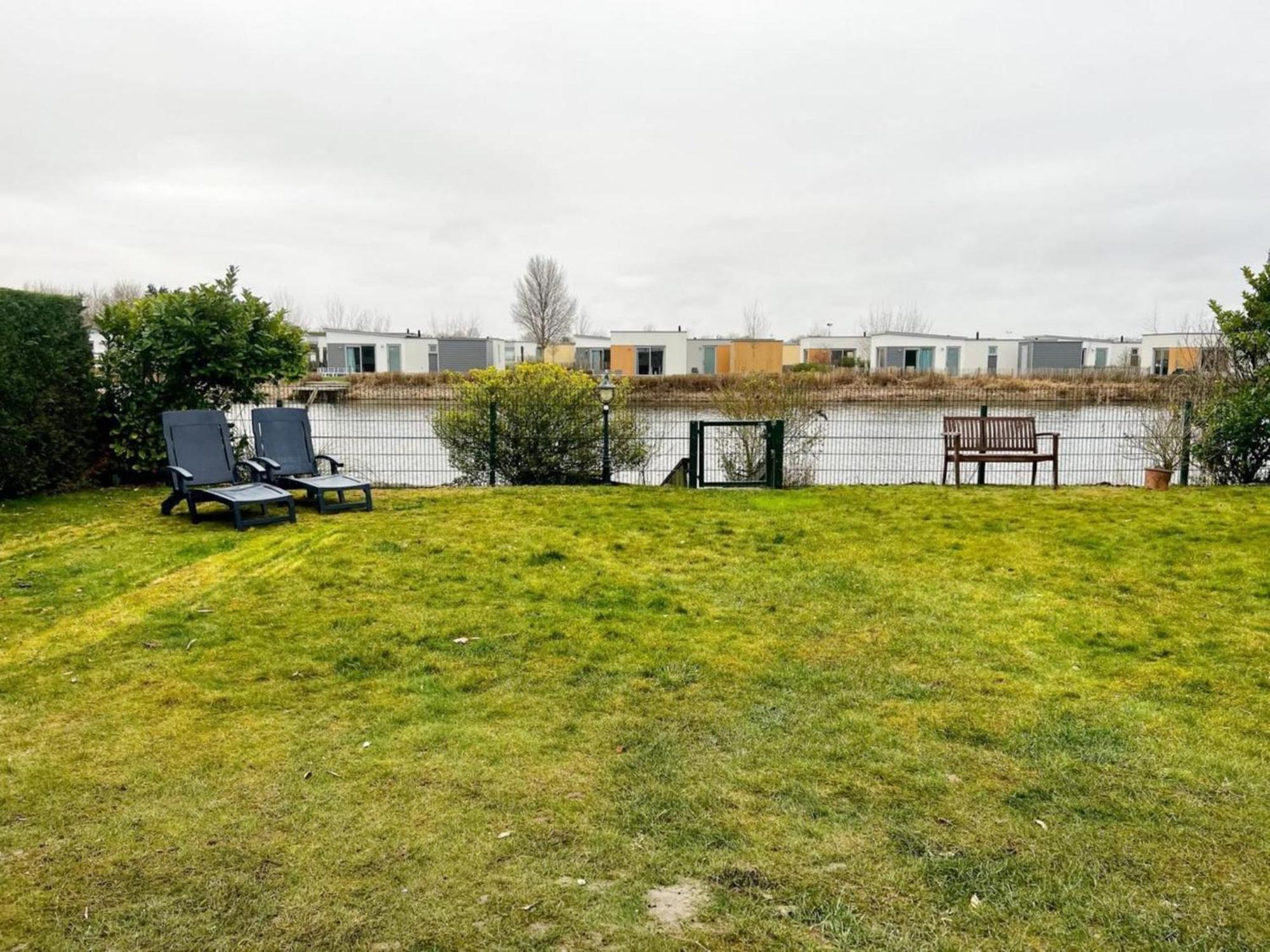 Vakantiehuis Lovely With Garden *
